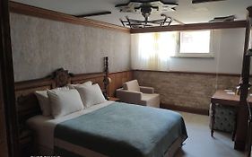 Gokturk Butik Otel  3*